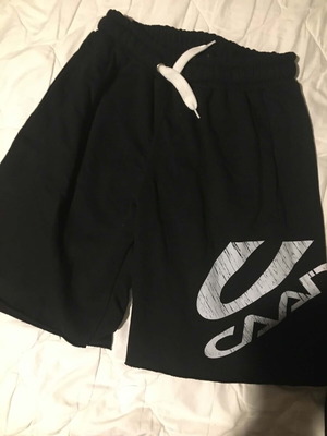 Caan Bermuda shorts size M like new, black color