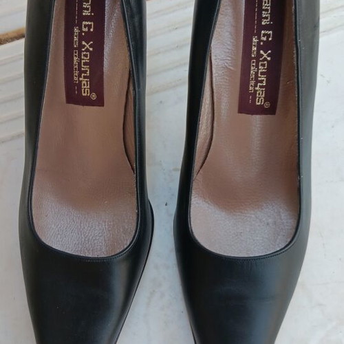 Black leather pumps size 37 heel 8 cm like new