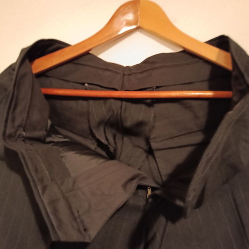 Glow Collection men's suit like new, 100% wool, size 48, dark charcoal