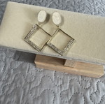 Earrings like new, gold color