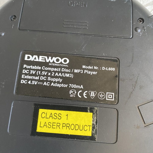Daewoo Workman Model D-L600 portable compact disc MP3 player used