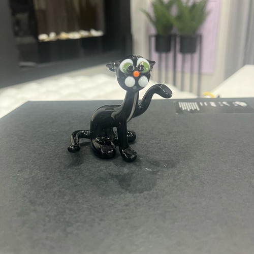 Glass cat miniature like new, handmade with details