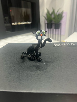 Glass cat miniature like new, handmade with details