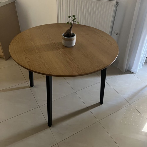 Dining table almost like new, width 105 cm