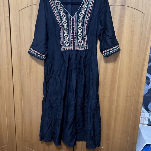 Emery Rose black boho dress with embroidery size L like new