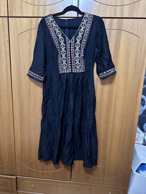 Emery Rose black boho dress with embroidery size L like new