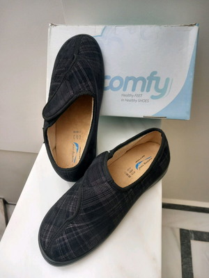 Men's and women's slippers like new, wool and leather