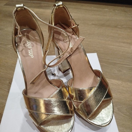 Gold sandals new, size 39