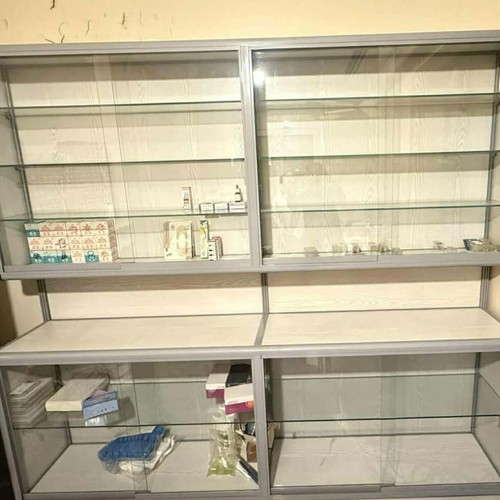 Display cabinet with glass shelves like new, metal frame