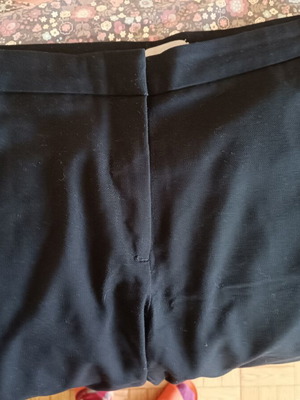 Γυναικείο office παντελόνι H&M cropped μαύρο σαν καινούργιο, μέγεθος M