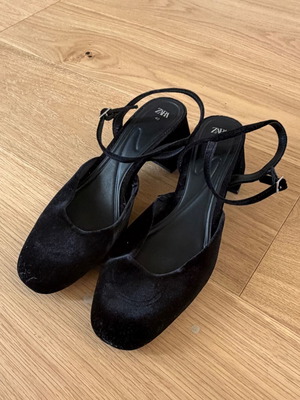 Velvet pumps with block heels black like new Zara