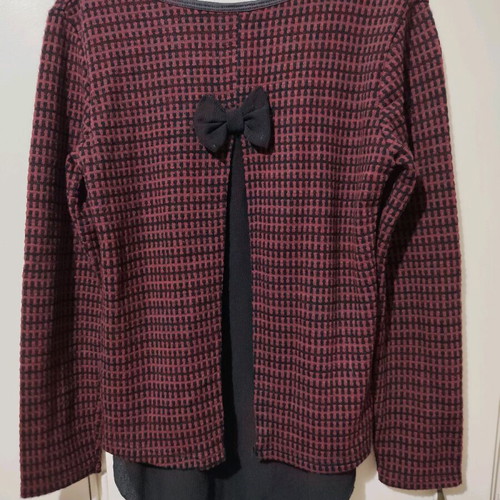 Knitted blouse used, burgundy with back opening and bow