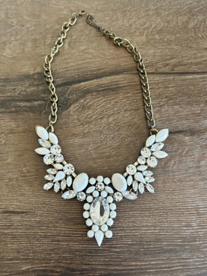 Vintage necklace used for impressive looks