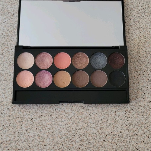 Sleek i-Divine Oh! So Special Palette like new