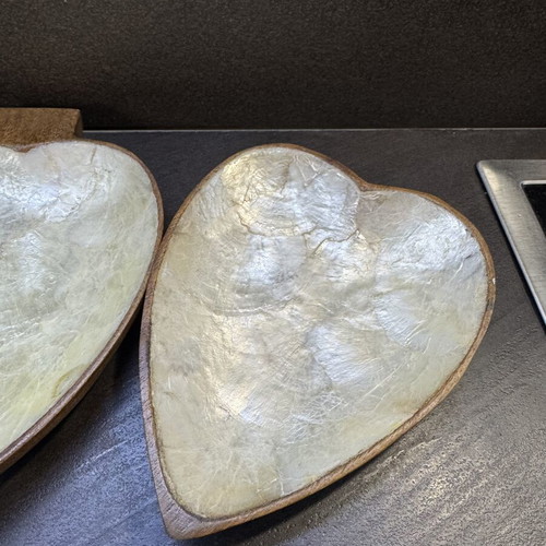Nut bowls set new