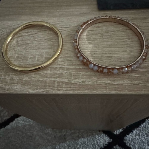 Bracelets in gold color like new, minimally worn