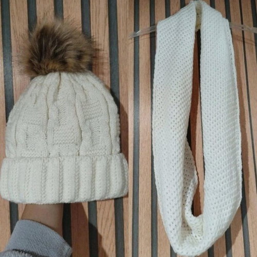 Knitted cream hat and neck set new