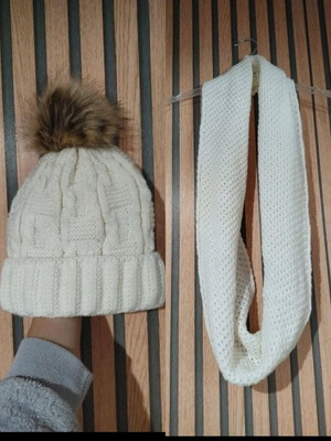 Knitted cream hat and neck set new
