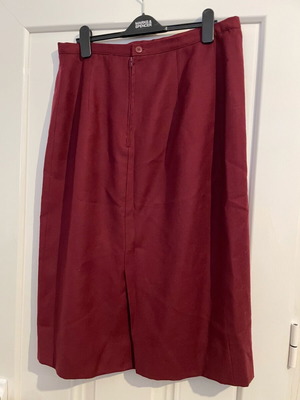 Vintage 80s burgundy pure wool pencil skirt like new