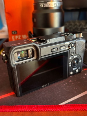 Sony A6400 camera body with 6 batteries and SmallRig, like new