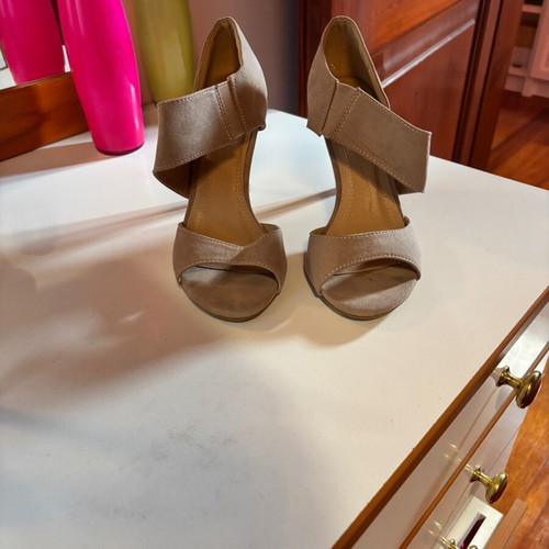 Migato beige suede sandals like new, size 36