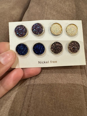 Earrings studs new