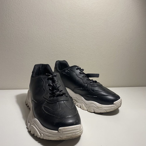 Shoes pack of 4 with one Asics pair, used, size 39, multicolor