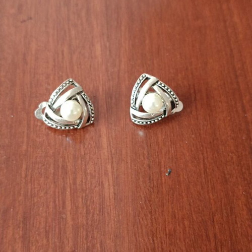 Clip earrings like new