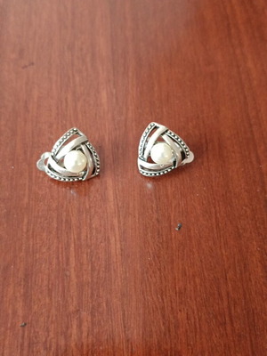 Clip earrings like new