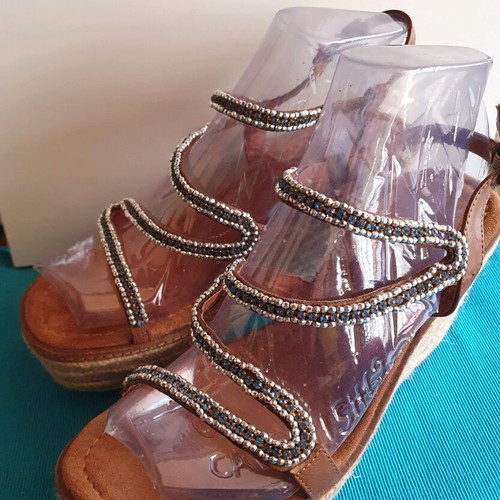 Alma En Pena women's sandals used, brown with blue crystals, size 39