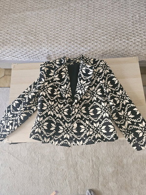 Mid-length jacket like new, size 50, beige black pattern