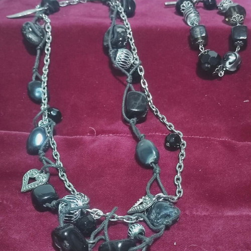 Jewelry set with semi-precious stones used