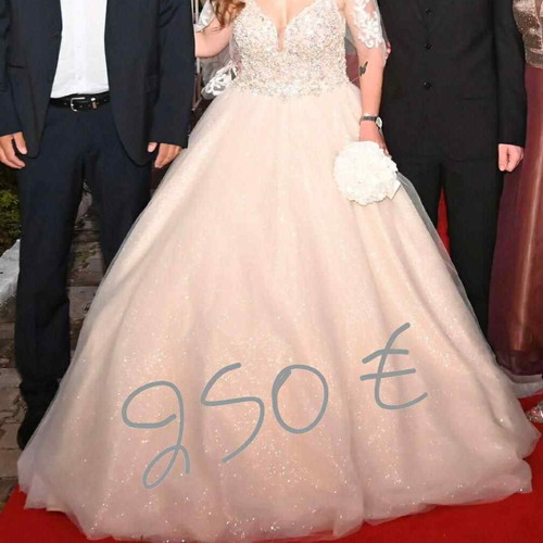 Cream wedding dress like new with stones and train