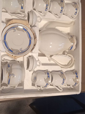 Porcelain coffee set 17 pieces 25 years old collectible new