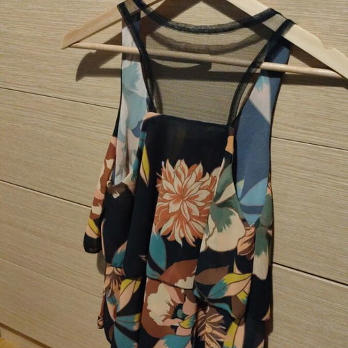 Sleeveless blouse like new, colorful, size L