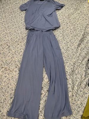 Noobas set like new, size medium large, black and white