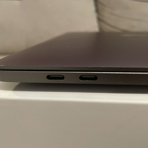 Apple MacBook Pro 13” i5, 8GB RAM, 256GB SSD