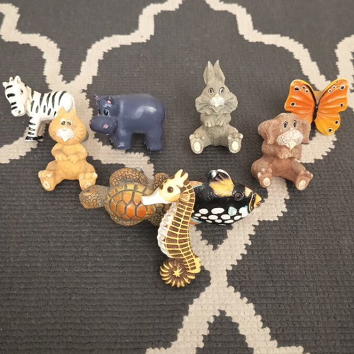 Animal-shaped knobs set of 9, like new, resin