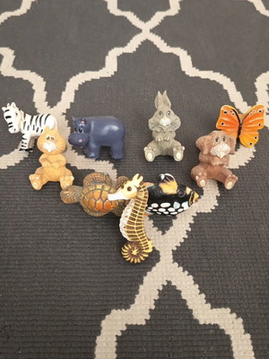 Animal-shaped knobs set of 9, like new, resin