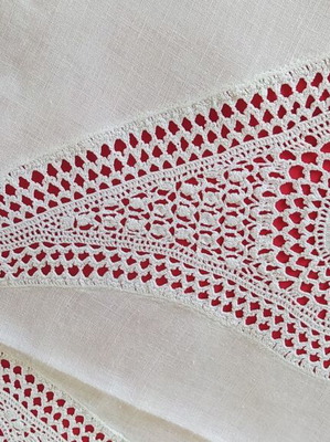 Vintage Handmade Tablecloth with 12 Napkins new