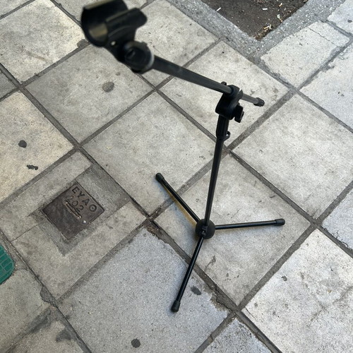 Microphone stand