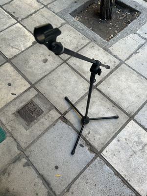 Microphone stand