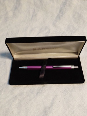 Vintage Status Pen with Case like new
