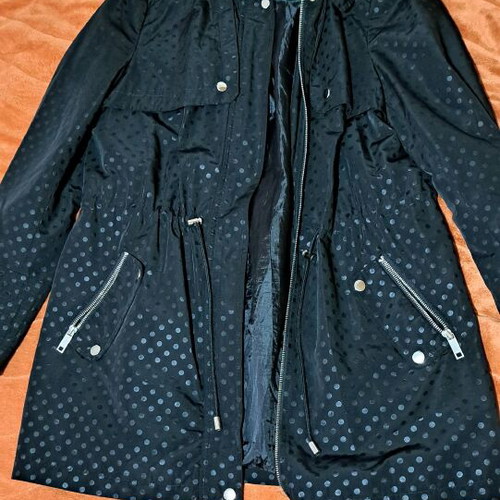 Trench coat XL black polka dot like new, waterproof fabric