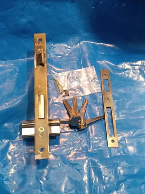 Yale lock gold matte 45mm mortise like new with 70mm cylinder and 5 keys