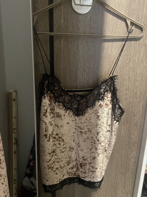 Βελουτέ τοπ Bershka ροζ σαν καινούργιο, μέγεθος L