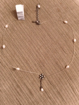 Necklace with small pearl beads and flower motif, new