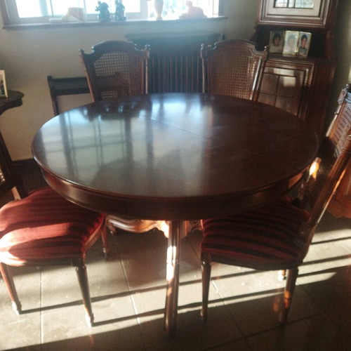 Living room set with 5 chairs like new