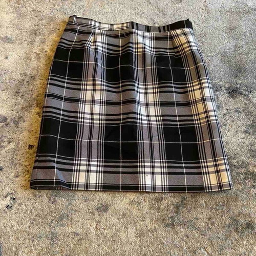 Plaid skirt like new, size S 36 8, black and white