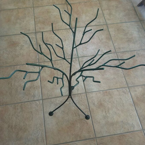 Metal decorative tree green like new